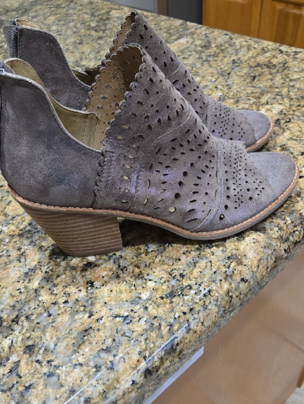 Sofft Millard Perforated Peep-Toe Booties 9M - Picture 3 of 9